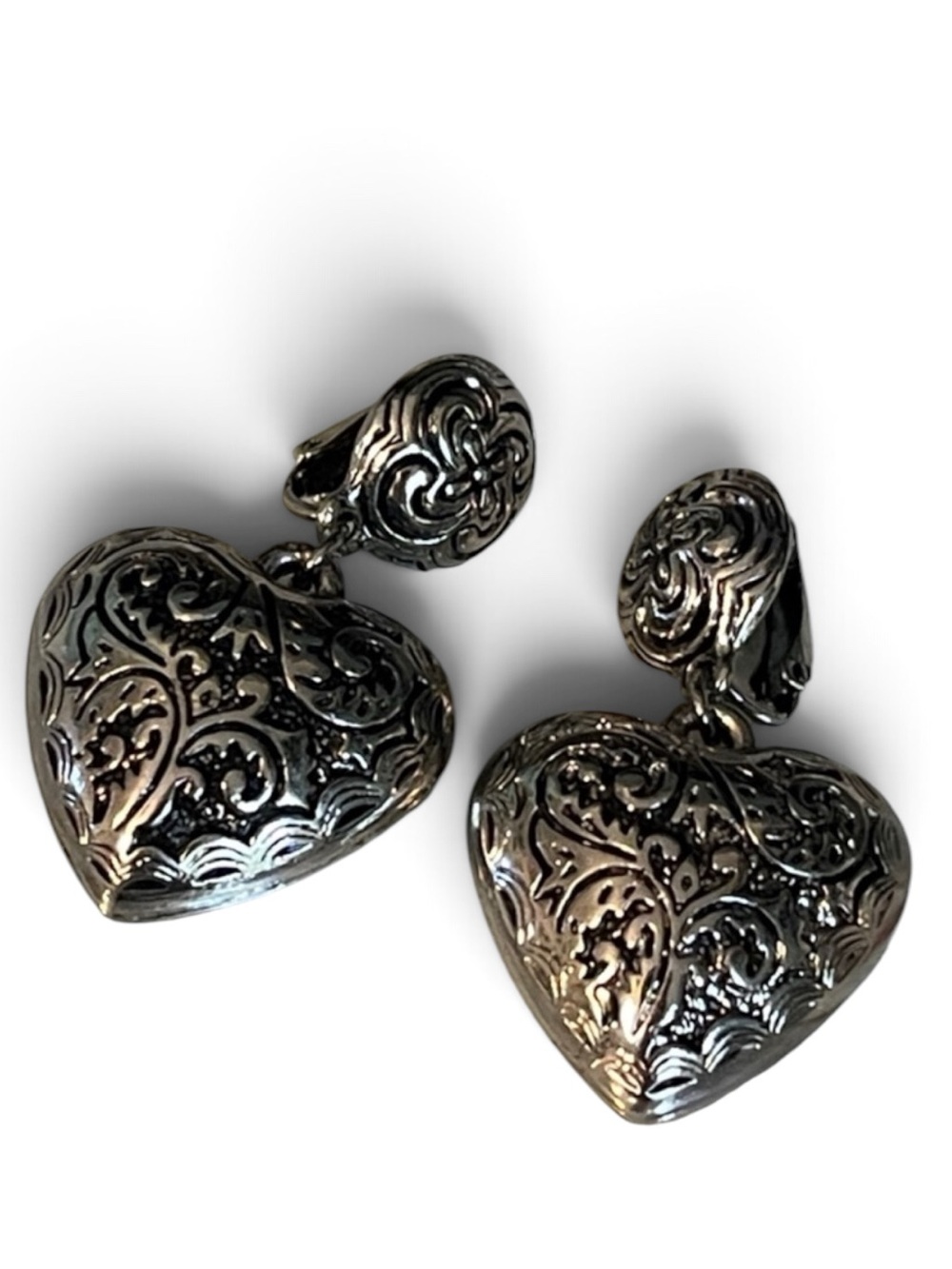 1993 Avon “Etched Hearts” Ornate Silver-Tone Puffy Heart Dangle Clip-On Earrings
